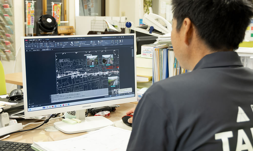 CADによる図面作成作業